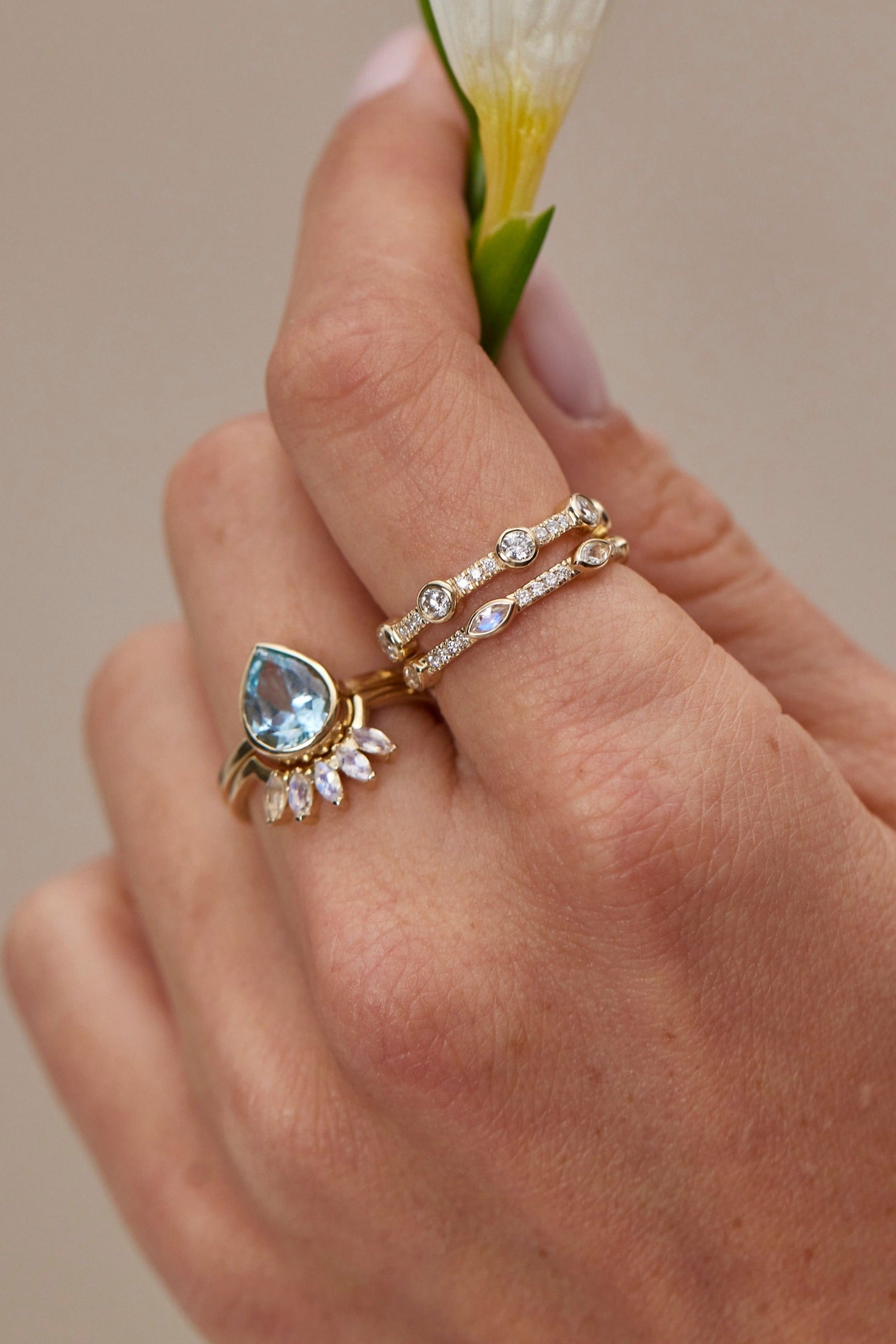 9K White Gold Asymmetrical Diamond Wedder