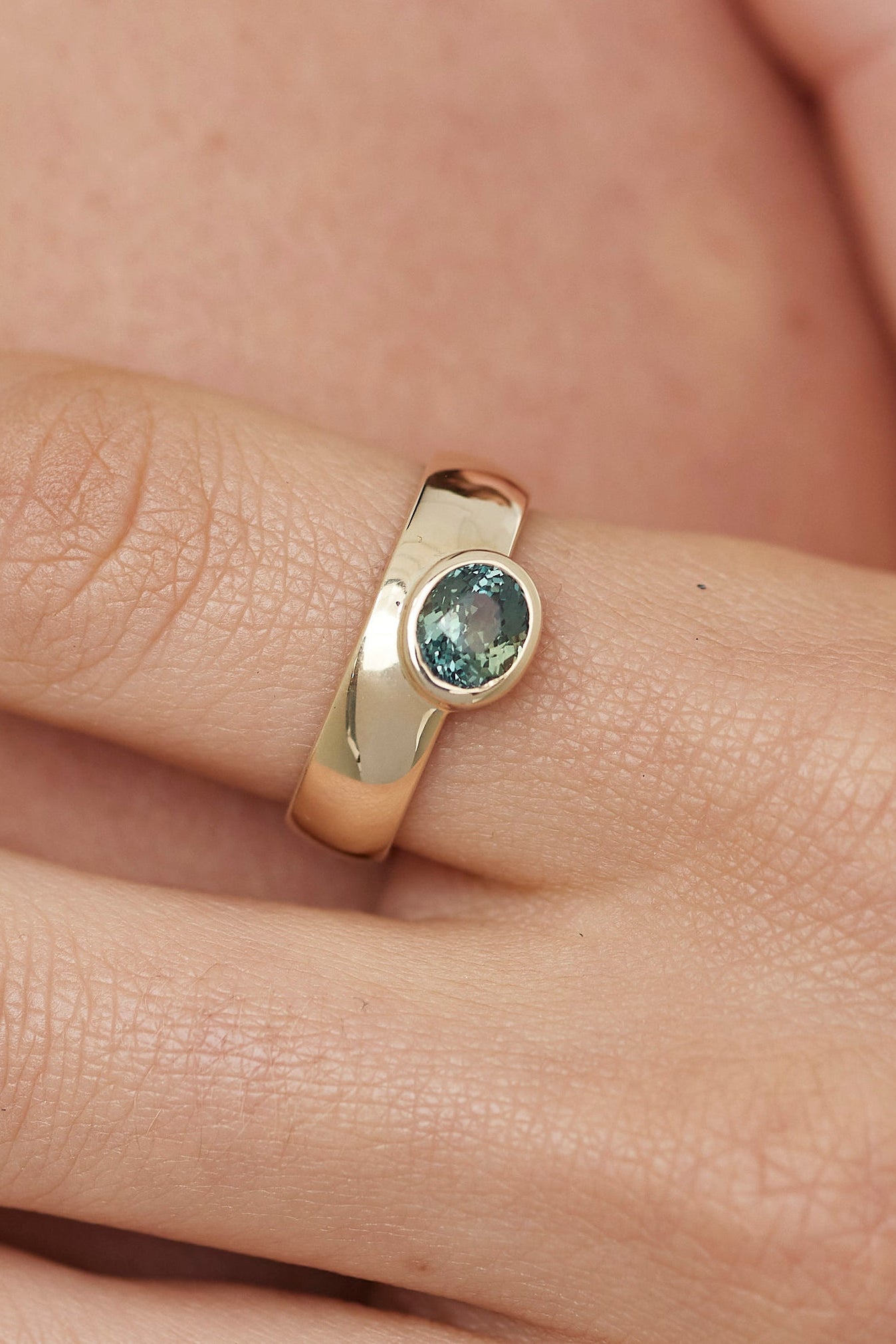 14K Yellow Gold Ellipse Gypsy Band