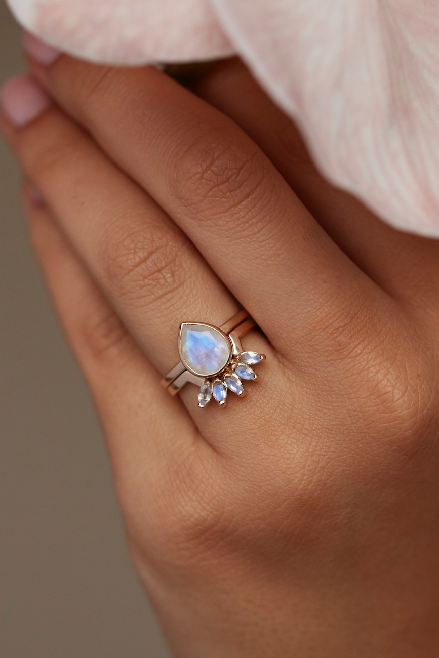 9K Yellow Gold Moonstone Tear Drop Ring