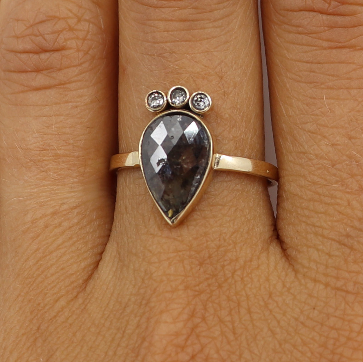 Grey Diamond Slice with Baby White Diamond Crown