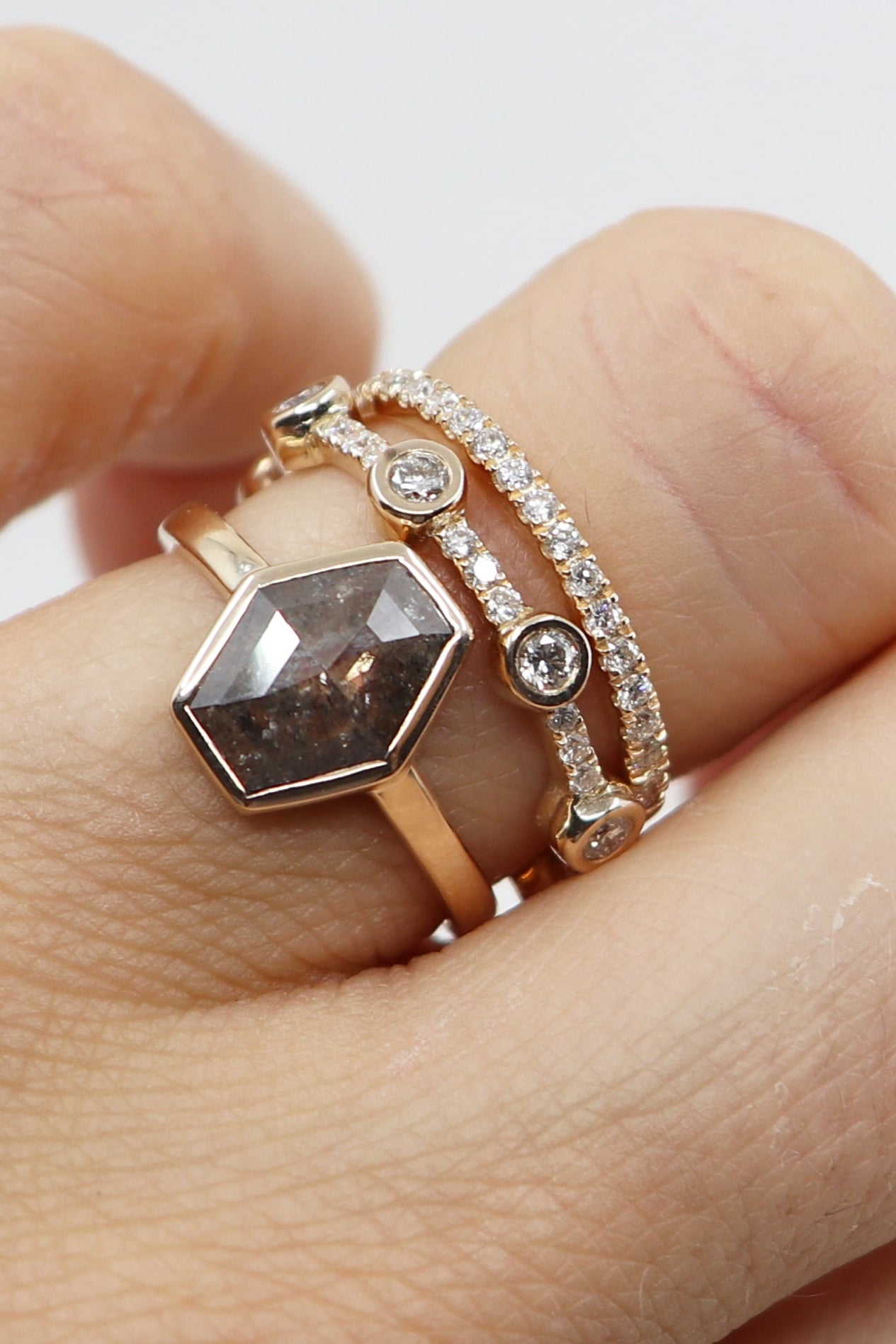 9K Yellow Gold Asymmetrical Diamond Wedder